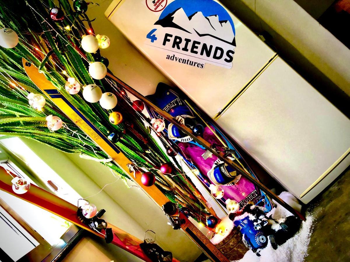 4 Friends Hostel Erivan Exterior foto